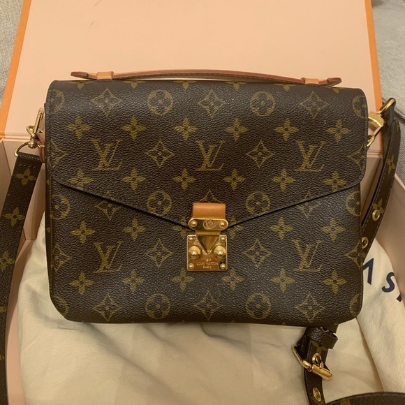Louis Vuitton Handbags - 100%Authentic louisvuitton POCHETTE MÉTIS